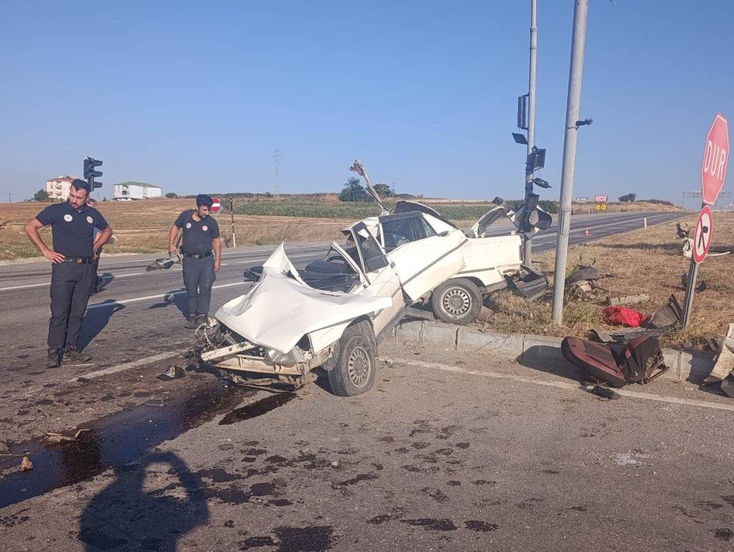 İkiye bölünen araçtan sapasağlam çıktı 4